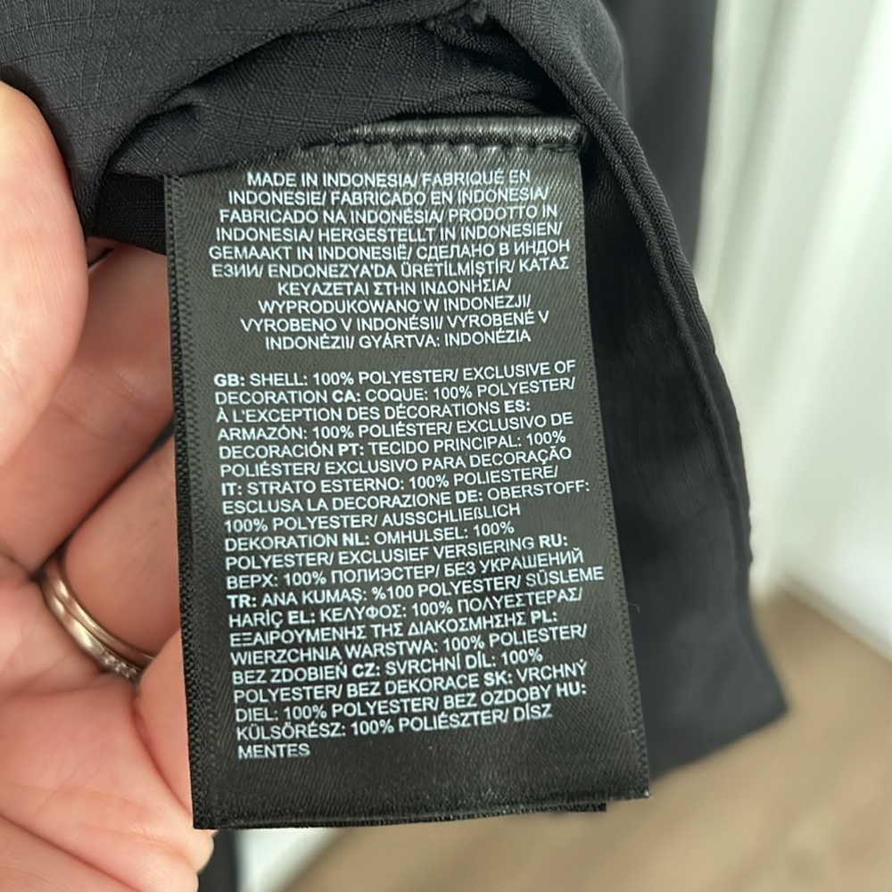 The North Face Women's Black Long Sleeve Lightweight Jacket - Picture 4 of 4